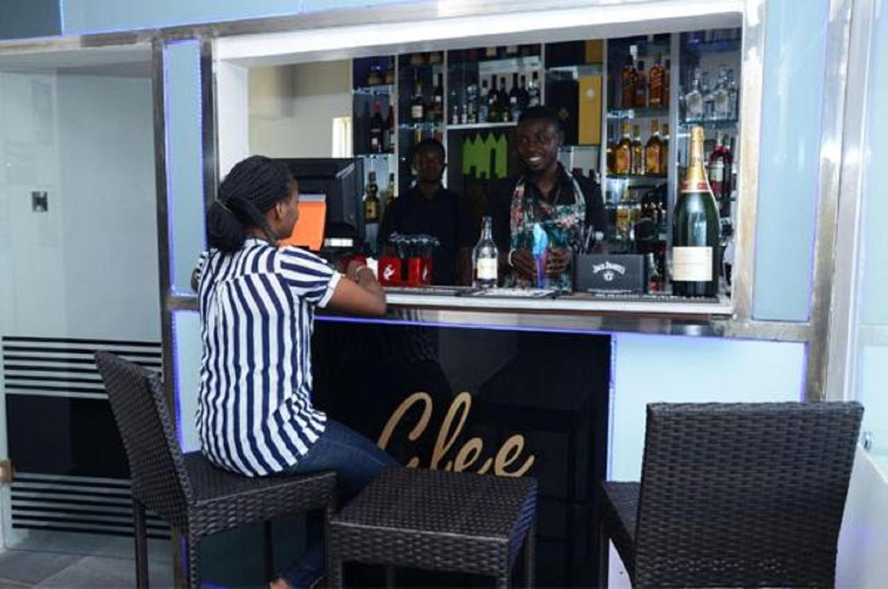 Glee Hotel Aliayabiagba Exteriör bild
