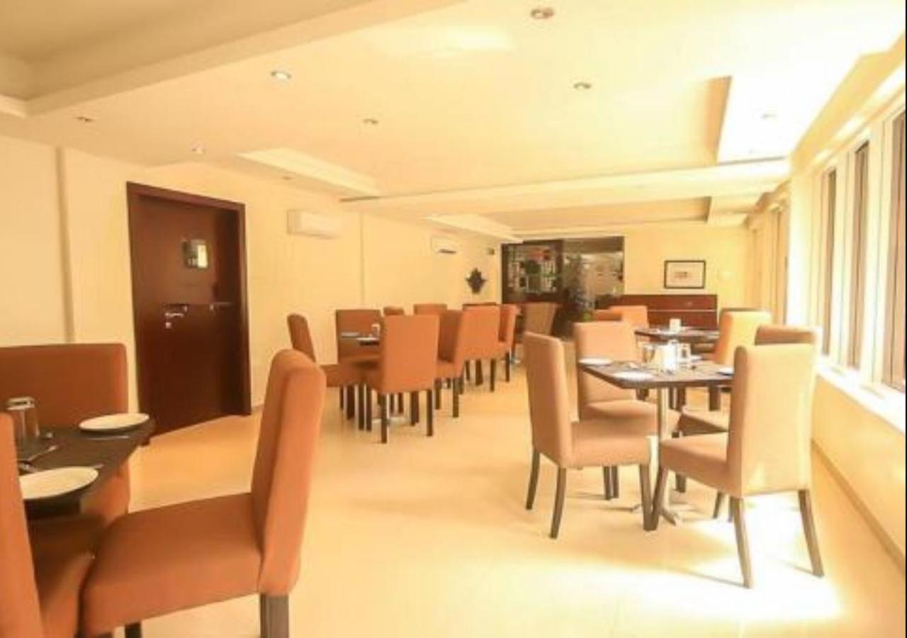 Glee Hotel Aliayabiagba Exteriör bild