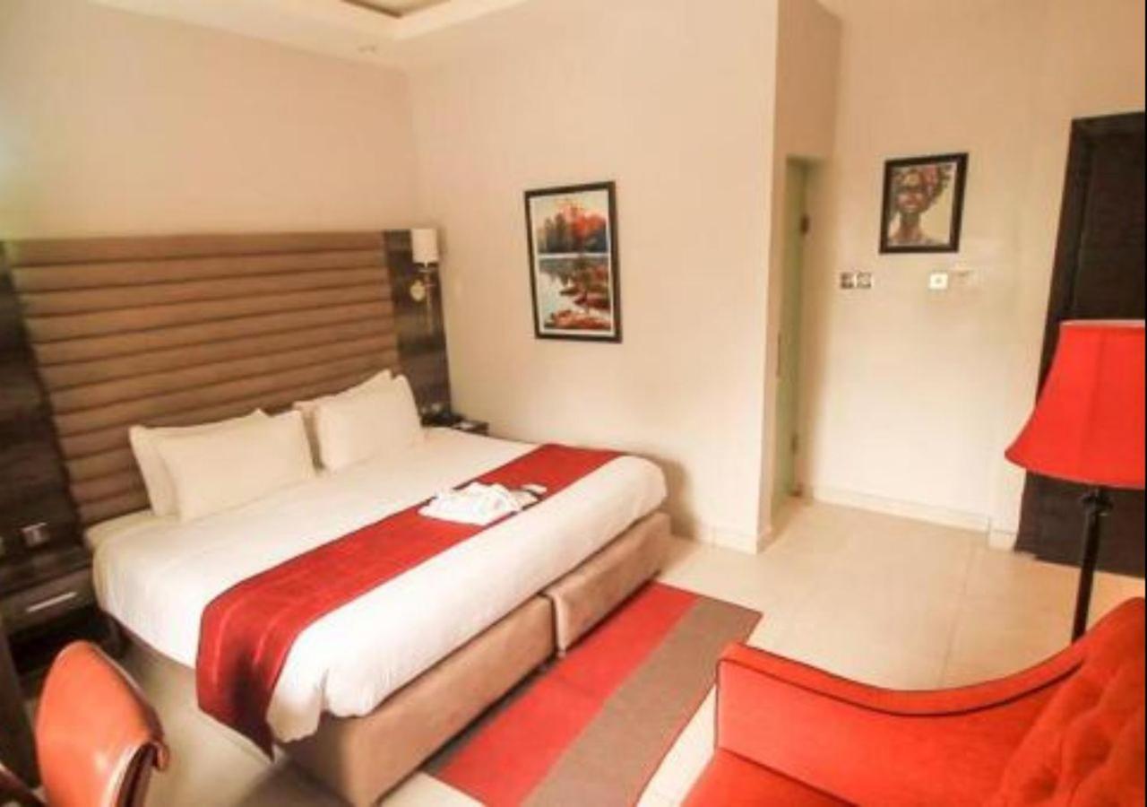 Glee Hotel Aliayabiagba Exteriör bild