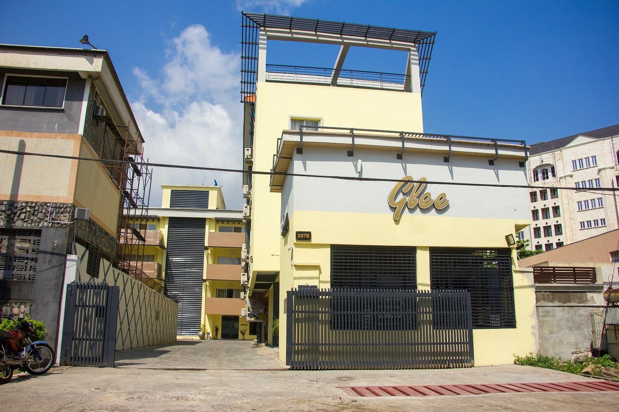 Glee Hotel Aliayabiagba Exteriör bild